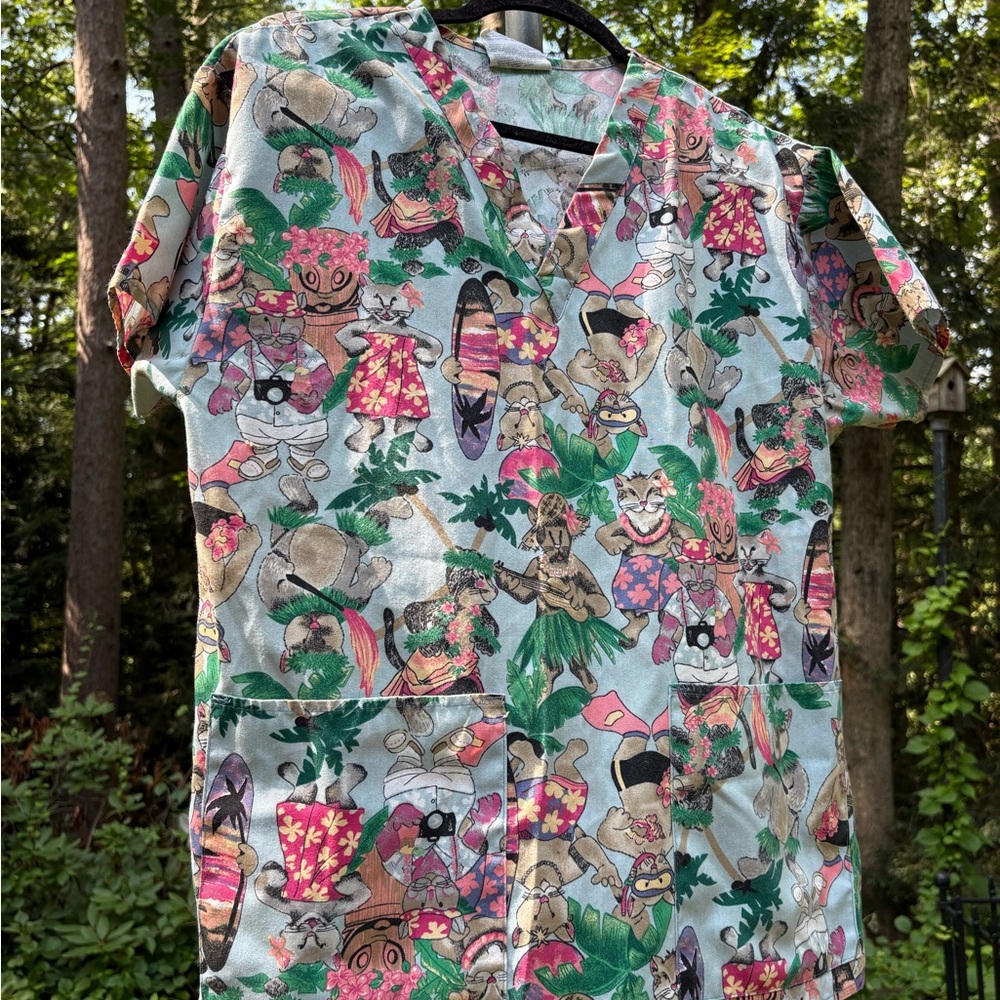 Crest Hawaiian Multicolor Cat Print Scrub Top
